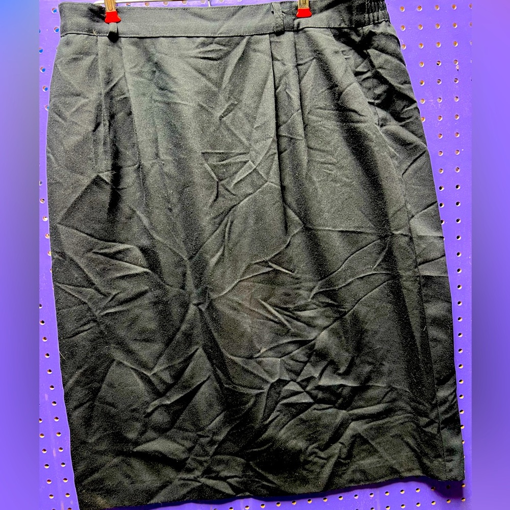 Women’s black skirt A19AR1